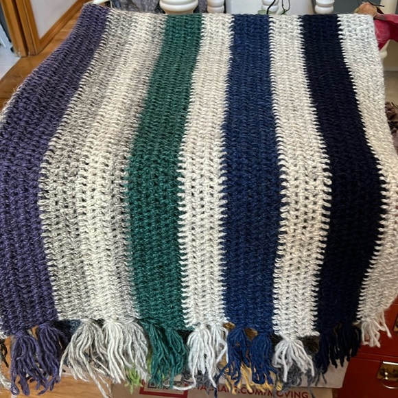 🎁 CROCHETED WOOL THROW OR WRAP HANDMADE FRINGED MARINO WOOL GORGEOUS COLORS